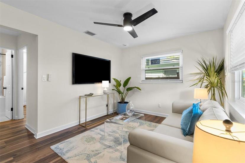 Picture of 4670 Yarmouth Avenue S, St Petersburg FL 33711