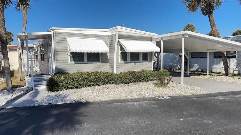 Picture of 4851 W Gandy Boulevard Unit B12L28, Tampa FL 33611