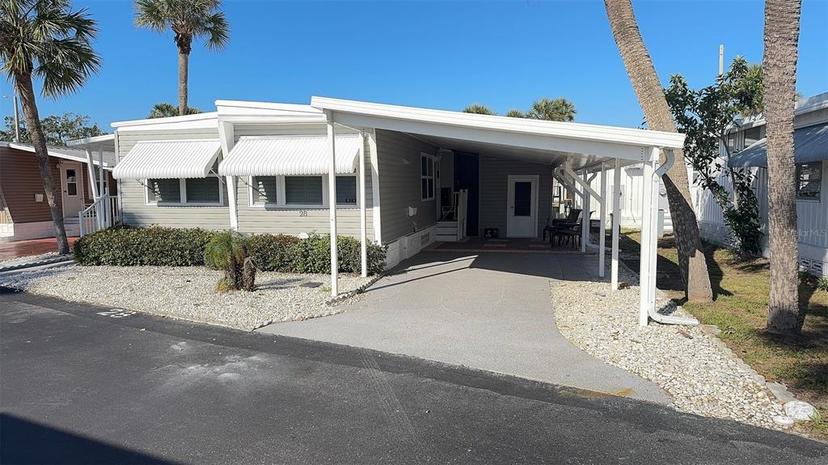 Picture of 4851 W Gandy Boulevard Unit B12L28, Tampa FL 33611