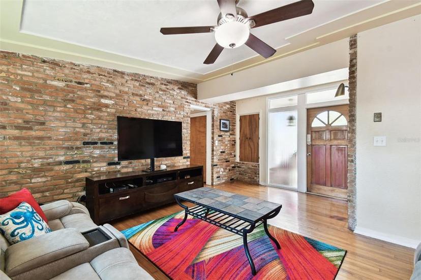Picture of 422 Dunedin Circle, Temple Terrace FL 33617
