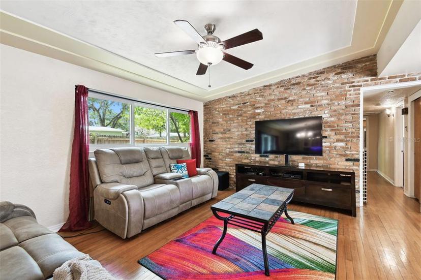 Picture of 422 Dunedin Circle, Temple Terrace FL 33617
