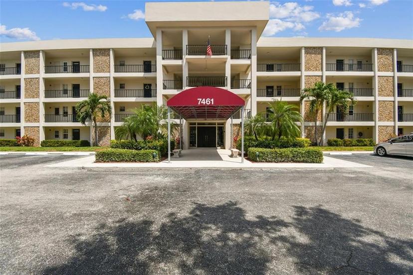 Picture of 7461 W Country Club Drive N Unit 201, Sarasota FL 34243