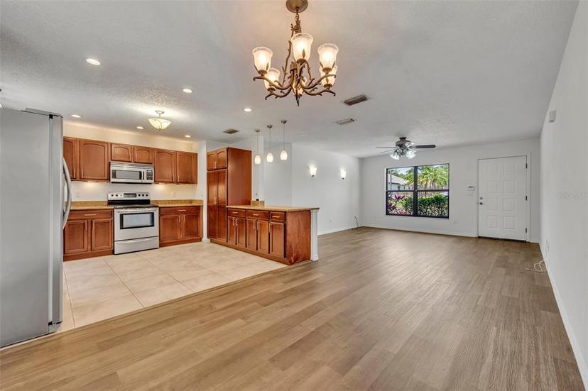 Picture of 275 W 4Th Street, Chuluota FL 32766