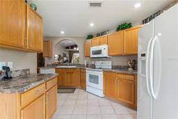 Picture of 801 Ashton Dr, Davenport, FL 33837