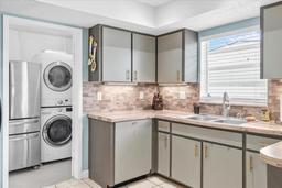 Picture of 7111 13Th Street E, Sarasota, FL 34243