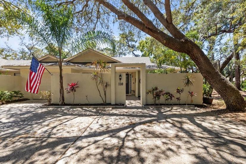 Picture of 110 Parkside Colony Drive, Tarpon Springs FL 34689