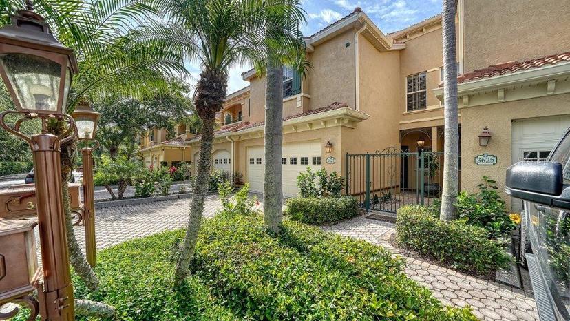 Picture of 3623 Square West Lane Unit 5, Sarasota FL 34238