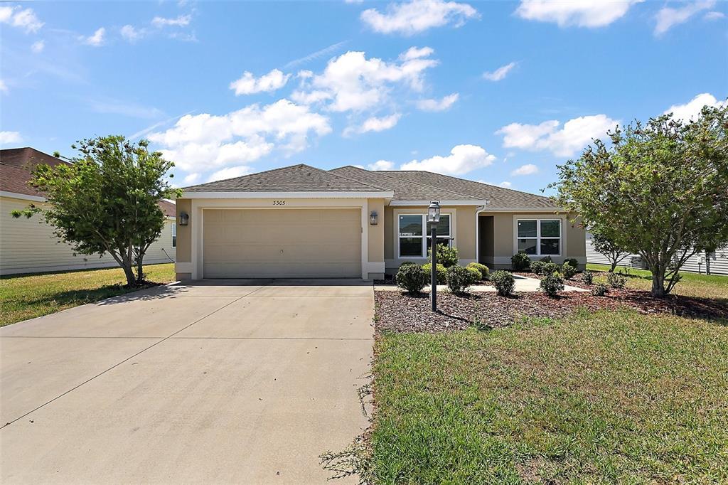 Picture of 3305 Dzuro Drive, Oxford, FL 34484