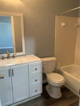 Picture of 9501 Lake Park Drive Unit 9501, Thonotosassa, FL 33592