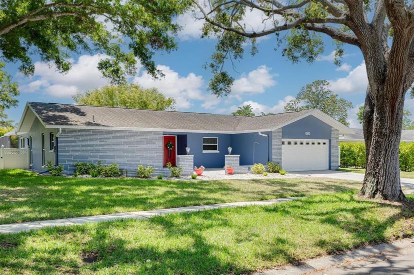 Picture of 2671 Clubhouse Drive N, Clearwater FL 33761