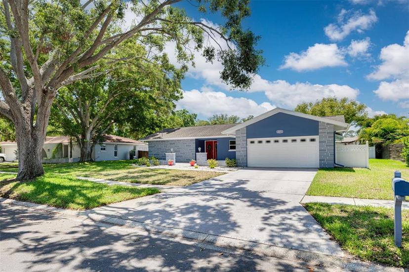 Picture of 2671 Clubhouse Drive N, Clearwater FL 33761
