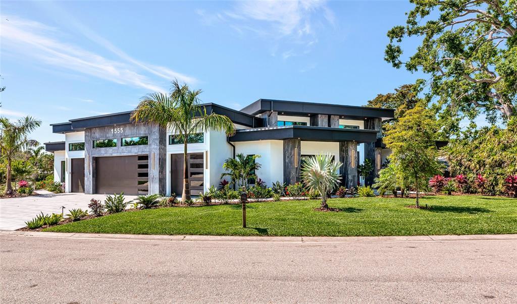 Picture of 1555 Eastbrook Drive, Sarasota, FL 34231