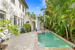Picture of 601 Bosphorous Avenue, Tampa, FL 33606