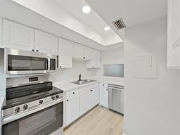 Picture of 100 Glennes Lane Unit 108, Dunedin, FL 34698