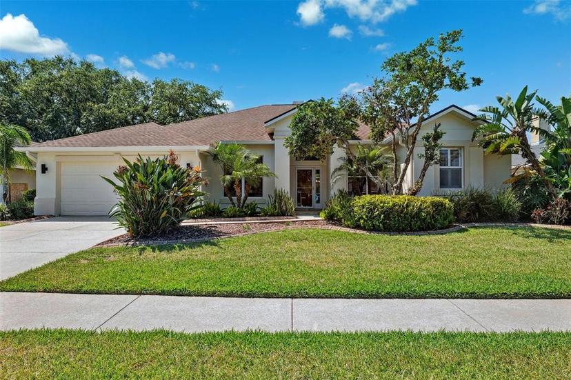 Picture of 2323 Eagle Bluff Drive, Valrico FL 33596