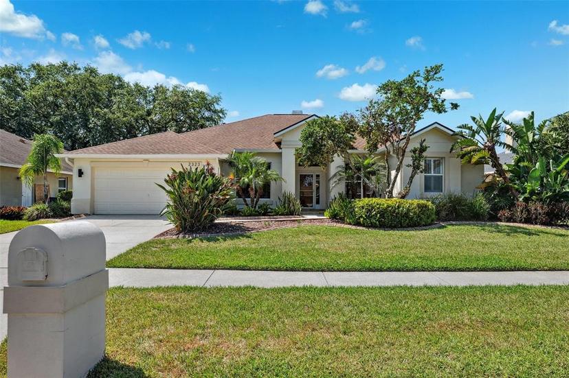 Picture of 2323 Eagle Bluff Drive, Valrico FL 33596