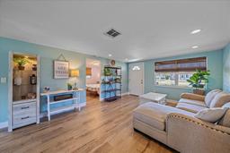 Picture of 130 E Seminole Drive, Venice, FL 34293