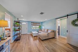 Picture of 130 E Seminole Drive, Venice, FL 34293