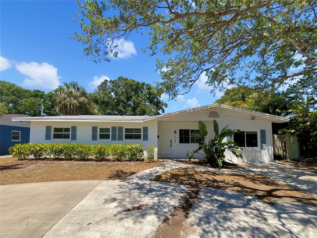 Picture of 4825 W Bay Court Avenue, Tampa, FL 33611