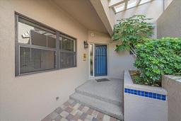 Picture of 1612 Starling Drive Unit 101, Sarasota, FL 34231