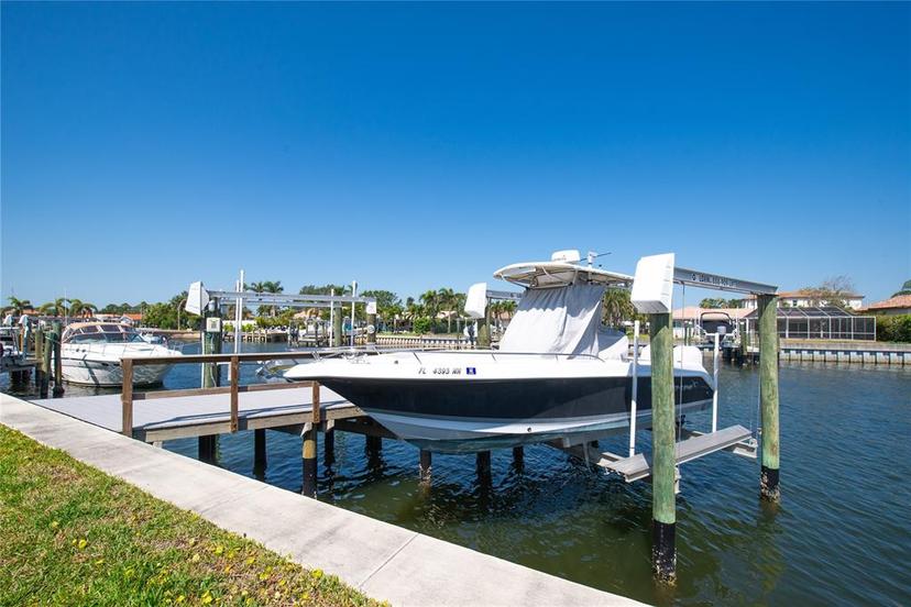 Picture of 2015 Hawaii Avenue Ne, St Petersburg FL 33703