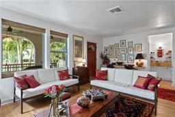 Picture of 2421 Brevard Road Ne, St Petersburg, FL 33704