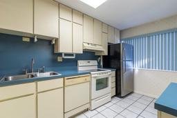 Picture of 2750 SW 14Th Drive Unit 2750, Gainesville, FL 32608
