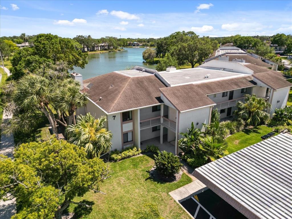 Picture of 108 Lakeview Court Unit 108, Oldsmar, FL 34677