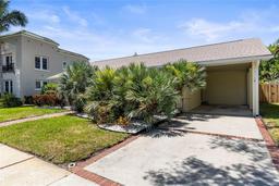 Picture of 2400 Andalusia Way Ne, St Petersburg, FL 33704