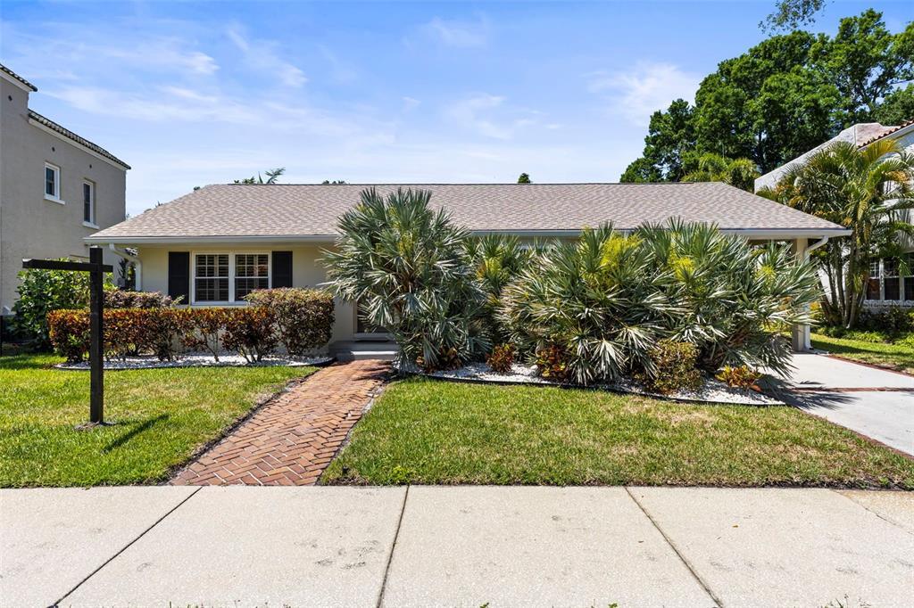Picture of 2400 Andalusia Way Ne, St Petersburg, FL 33704