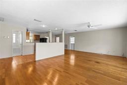 Picture of 2400 Andalusia Way Ne, St Petersburg, FL 33704