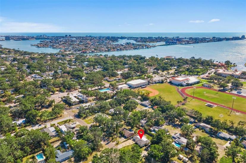 Picture of 626 74Th Street N, St Petersburg FL 33710