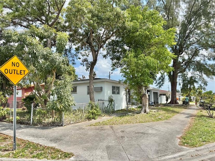 Picture of 954 SE 1St Place, Hialeah FL 33010