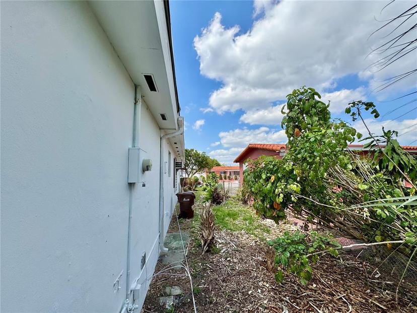 Picture of 954 SE 1St Place, Hialeah FL 33010