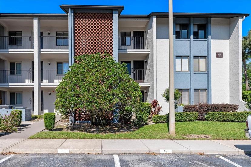 Picture of 11 Escondido Circle Unit 110, Altamonte Springs FL 32701