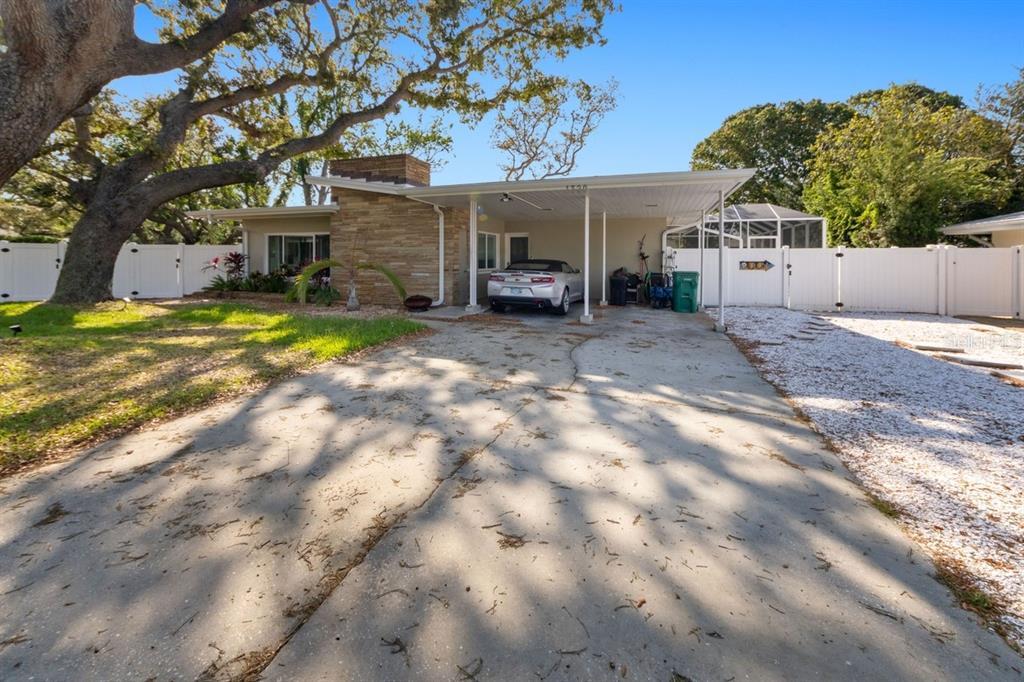 Picture of 1320 Augusta Lane S, St Petersburg, FL 33707
