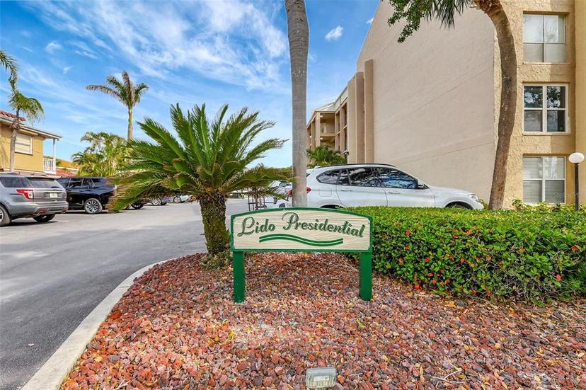 Picture of 845 Benjamin Franklin Drive Unit 101, Sarasota FL 34236