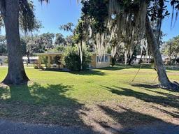 Picture of 951 Cr 453, Lake Panasoffkee, FL 33538