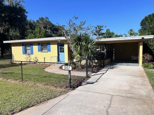 Picture of 951 Cr 453, Lake Panasoffkee FL 33538