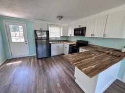 Picture of 951 Cr 453, Lake Panasoffkee, FL 33538