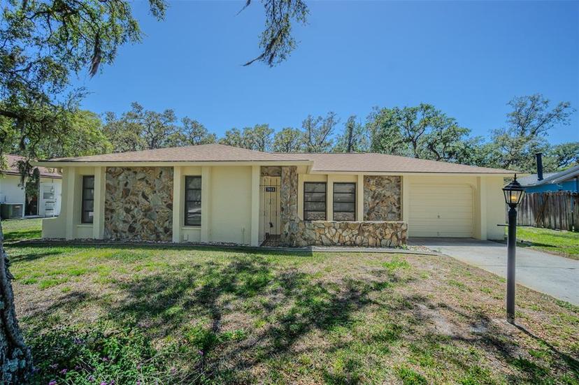 Picture of 7813 Holiday Dr, Spring Hill FL 34606