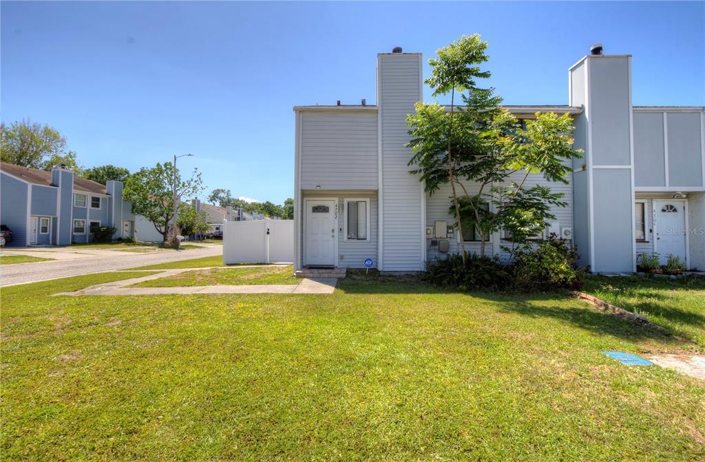 Picture of 4702 Stonepointe Place, Tampa, FL 33634