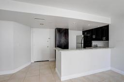 Picture of 4015 Bayshore Boulevard Unit 8E, Tampa, FL 33611