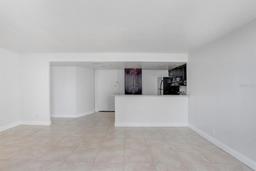 Picture of 4015 Bayshore Boulevard Unit 8E, Tampa, FL 33611