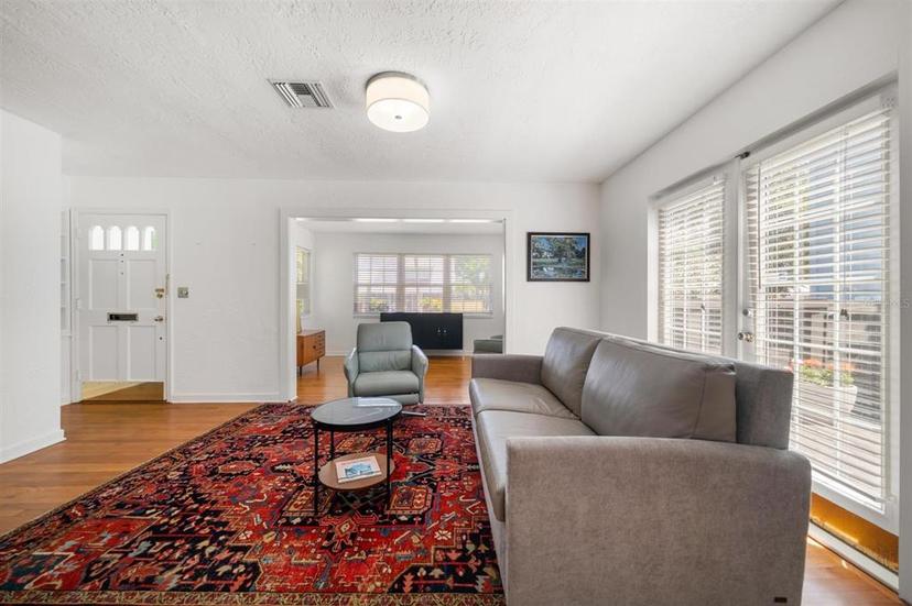 Picture of 246 20Th Avenue Ne, St Petersburg FL 33704