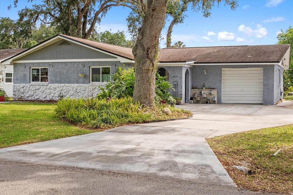 Picture of 1921 Pine Tree Drive, Edgewater, FL 32141