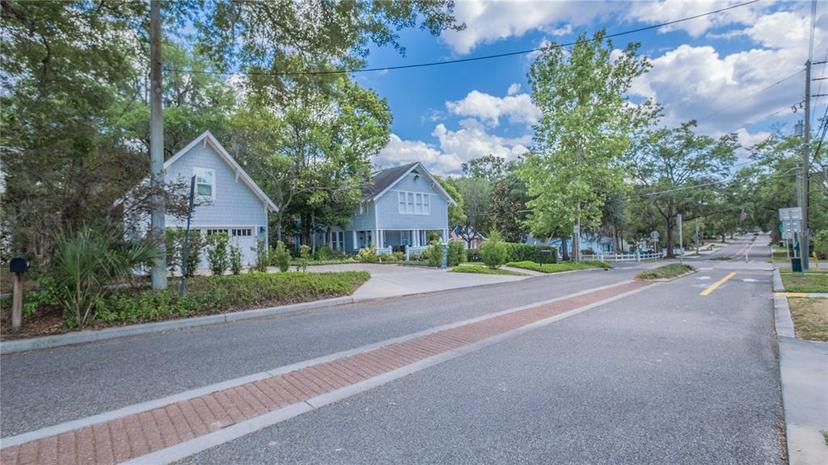 Picture of 908 N Tremain Street, Mount Dora FL 32757