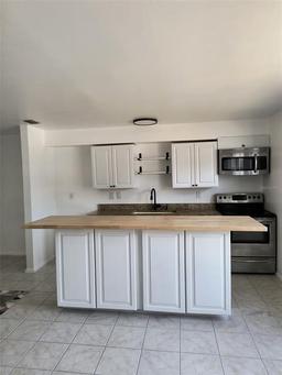 Picture of 4444 Swift Road Unit 34, Sarasota, FL 34231