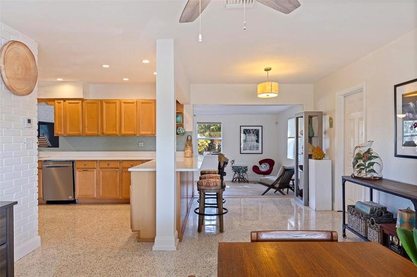Picture of 725 85Th Avenue N, St Petersburg FL 33702