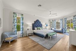 Picture of 1220 Darlington Oak Circle Ne, St Petersburg, FL 33703